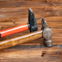 Kalapácsok, fűrészek